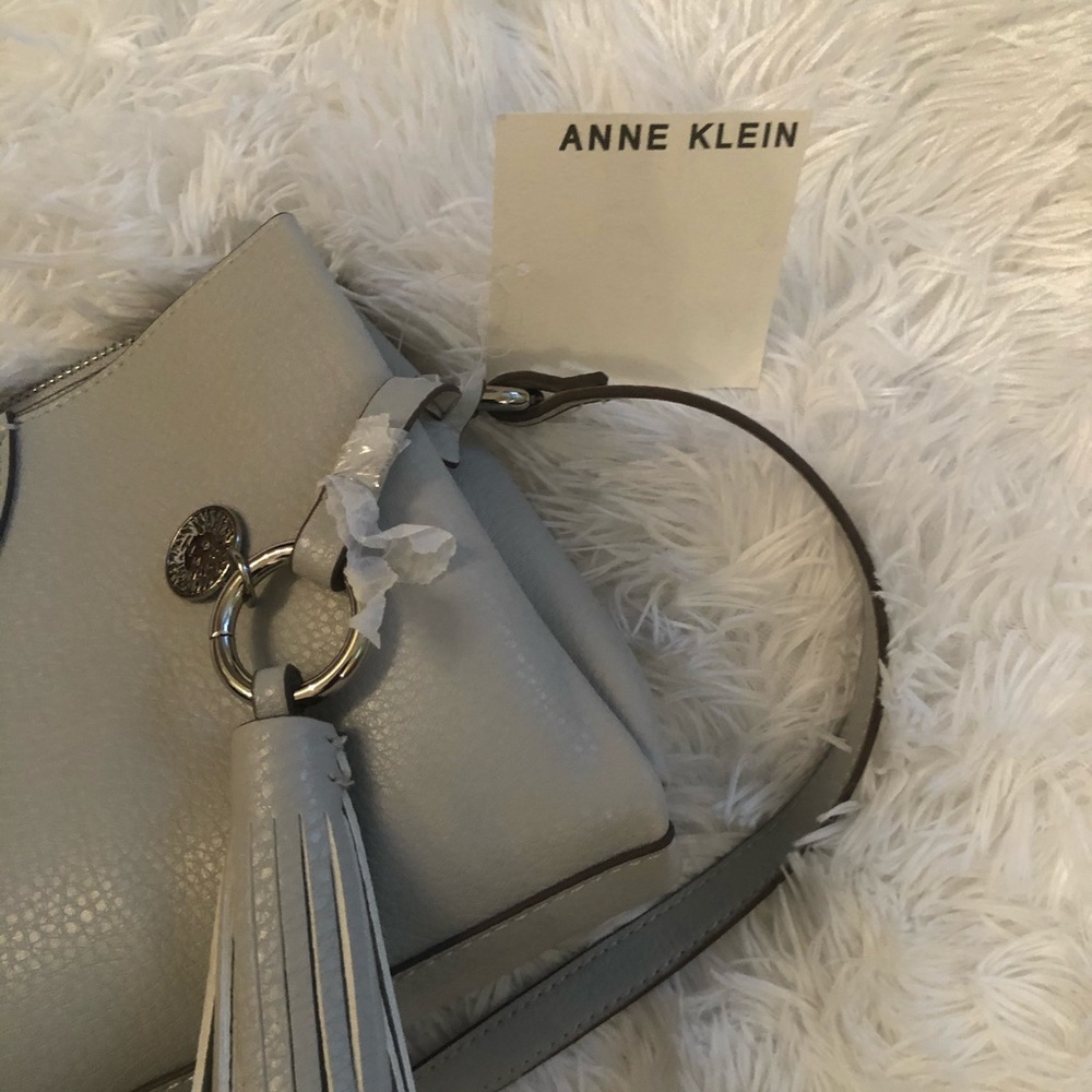 Lovely Anne Klein Maya triple xbody bag. - Picture 4 of 8
